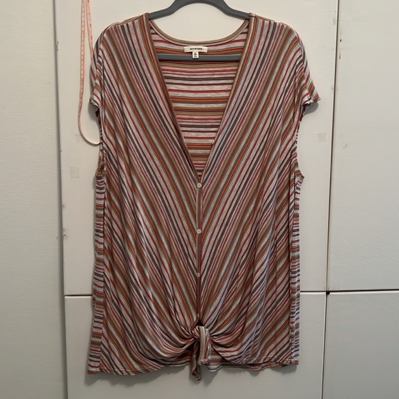 21. Max Studio Tunic with functioning buttons and knot tie - Picture 6 of 11